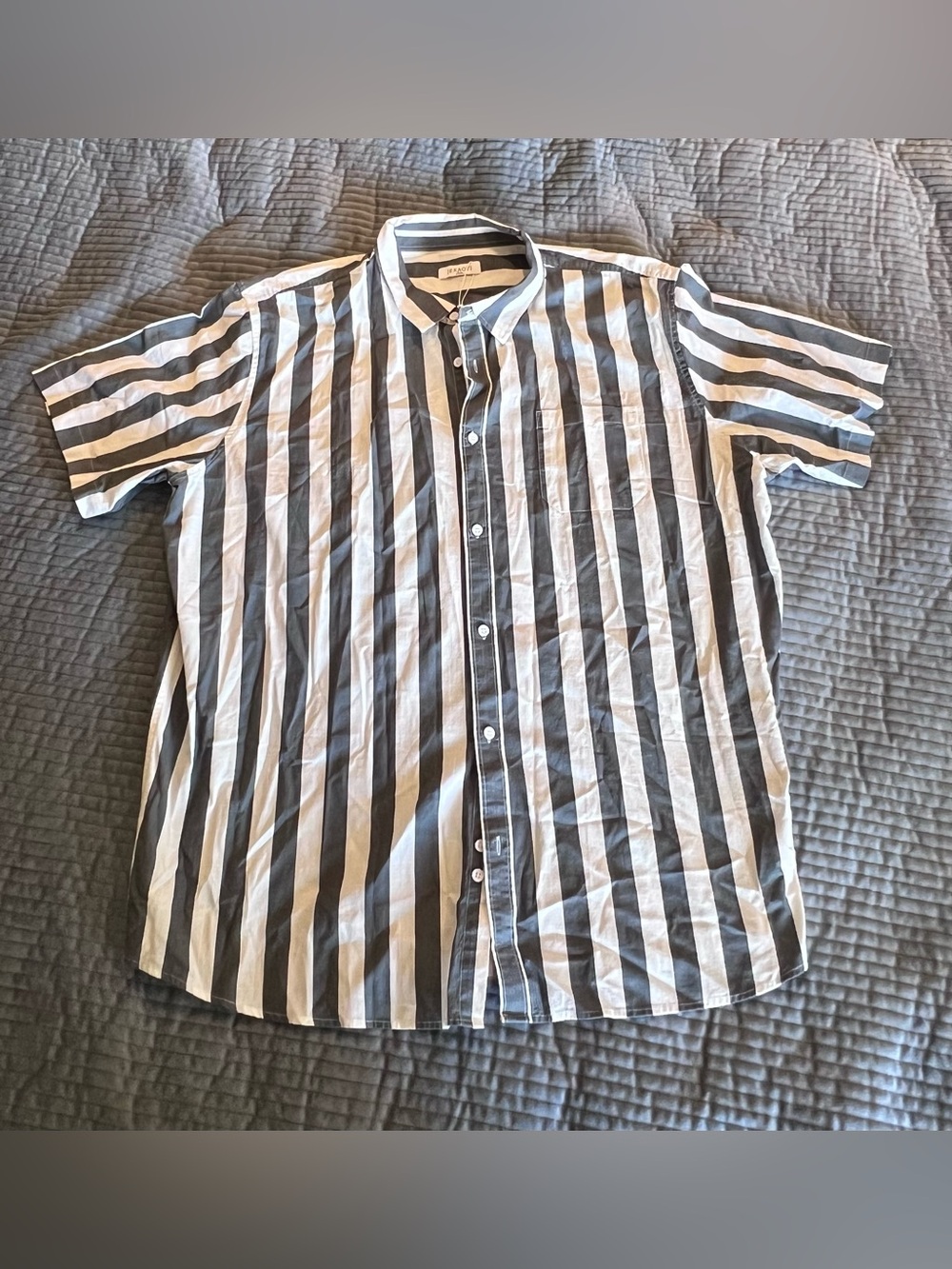 Men's Casual Vertical Stripe Button-Down Shirt - Black & White